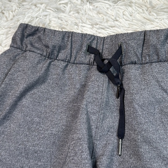 Lululemon On The Fly Short *2.5" Heathered Black - Picture 2 of 6